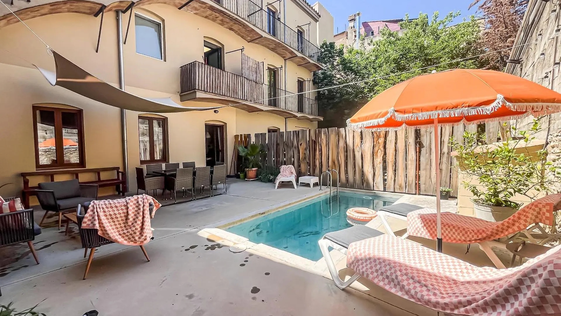 Aptw Pool In Heart Of Old Town 지로나 아파트
